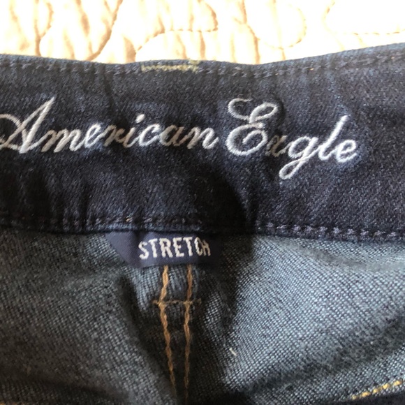 American Eagle dark blue stretchy jean shorts size 8- like new condition - Picture 3 of 6